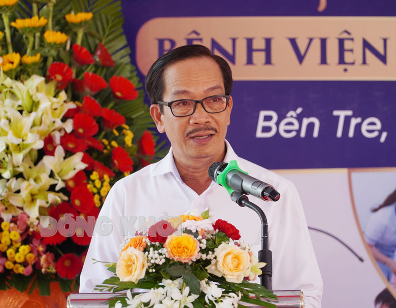 Phó giám đốc Sở Y tế Bùi Minh Luân phát biểu chức mừng khai trương bệnh viện