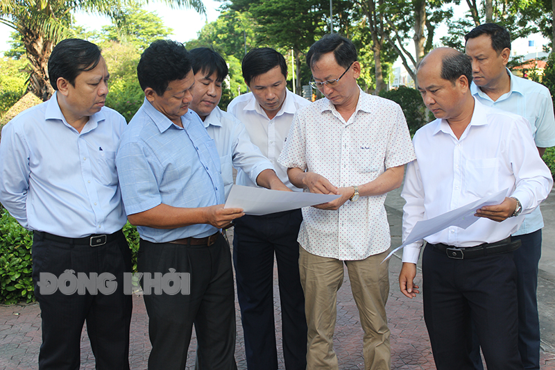 Phó chủ tịch UBND tỉnh Nguyễn Minh Cảnh cùng đoàn tìm hiểu về phương án thoát nước hiệu quả thiết thực cho Khu công nghiệp Giao Long.