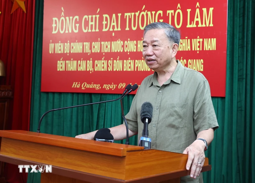 Chủ tịch nước Tô Lâm phát biểu động viên cán bộ, chiến sĩ Đồn Biên phòng cửa khẩu Sóc Giang. Ảnh: Nhan Sáng/TTXVN