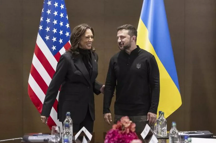 Phó tổng thống Mỹ Kamala Harris và Tổng thống Ukraine Volodymir Zelensky. Nguồn: AP