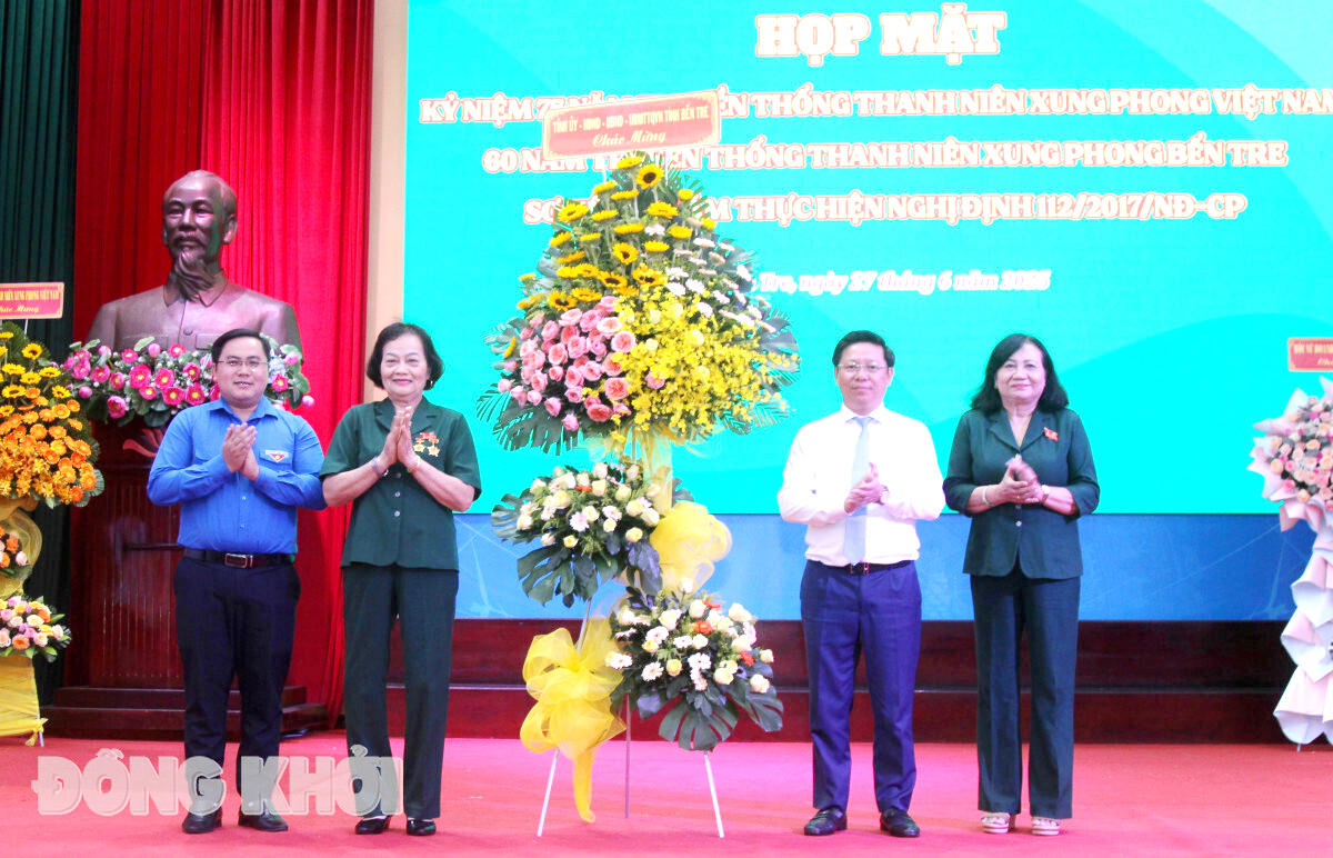 Họp mặt kỷ niệm Ngày truyền thống Thanh niên xung phong Việt Nam