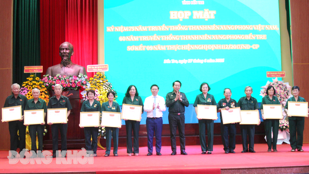 Họp mặt kỷ niệm Ngày truyền thống Thanh niên xung phong Việt Nam