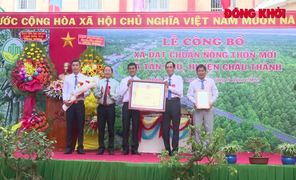 Xã Tân Phú đón nhận bằng công nhận xã nông thôn mới