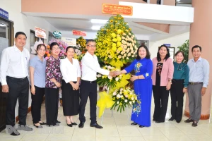 Bí thư Tỉnh ủy - Chủ tịch HĐND tỉnh Hồ Thị Hoàng Yến thăm các cơ quan báo chí trên địa bàn tỉnh