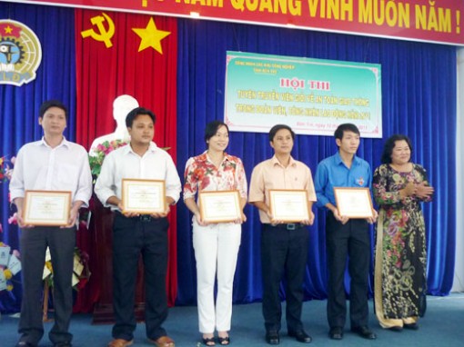 Hội thi “Tuyên truyền viên giỏi về an toàn giao thông”