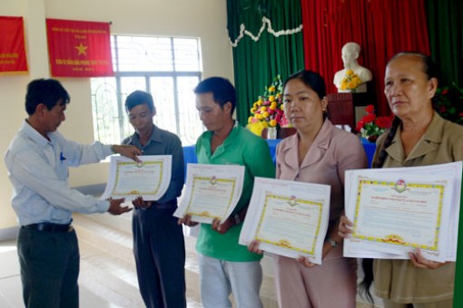 Bình Đại quyết liệt hơn trong Tháng an toàn giao thông