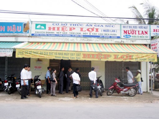 Giải quyết bước đầu cho bạn hàng nhận lại 200 tấn lúa cất trong nhà máy