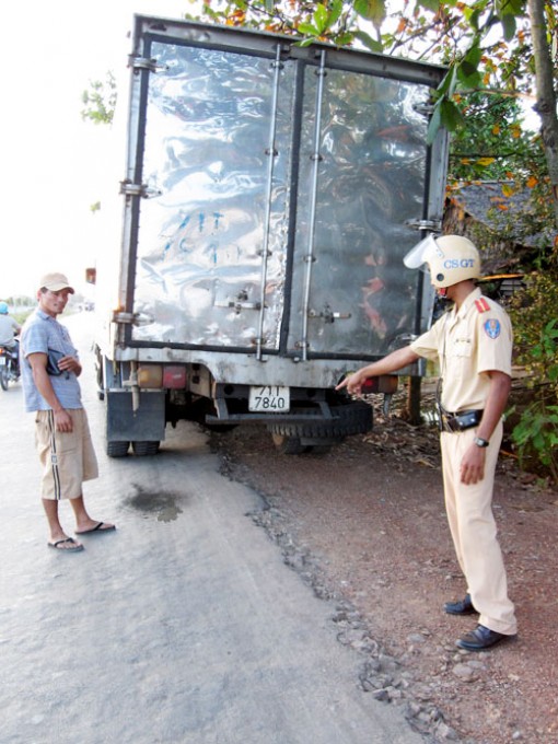 Cần xử phạt nghiêm xe ô-tô gây ô nhiễm môi trường