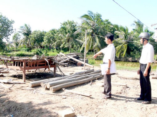 Nhà ông Lỳ không bị lốc cuốn sập