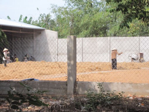 Một cơ sở sản xuất chỉ xơ dừa tại xã An Thạnh gây ô nhiễm