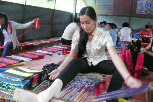 Tập trung chuyển dịch kinh tế theo hướng công nghiệp - dịch vụ - nông nghiệp