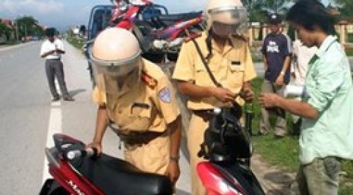 Đi xe máy không chính chủ bị phạt từ 100.000 – 200.000 đồng