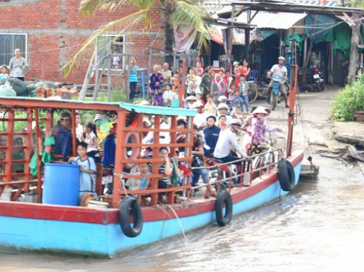 Tiếp tục tuyên truyền giáo dục pháp luật về an toàn giao thông