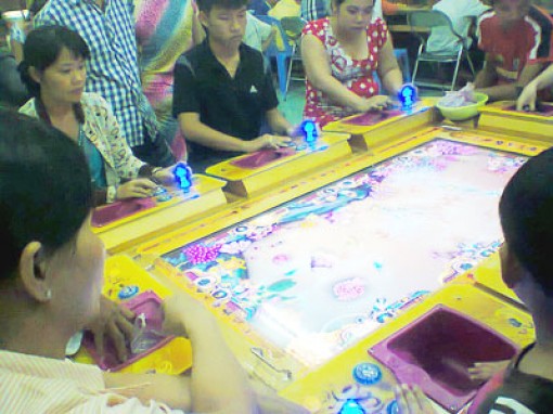 Chơi game bắn cá, bỏ học luôn