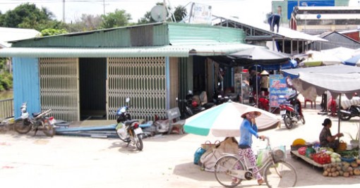 Ổn định, lập lại trật tự chợ cá Tân Phong