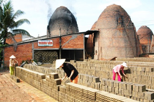 Quan tâm đầu tư phát triển công nghiệp - tiểu thủ công nghiệp