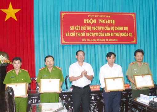 Tăng cường sự lãnh đạo của Đảng đối với công tác phòng chống tội phạm, an toàn giao thông