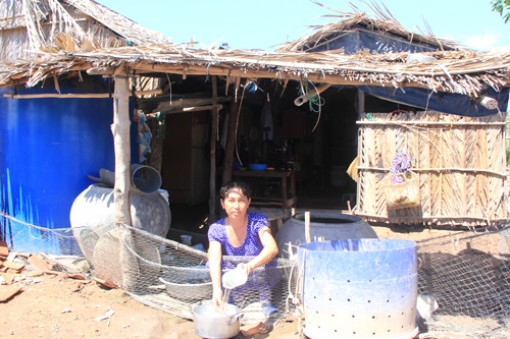 Nhà dột cột xiêu trong mùa mưa bão