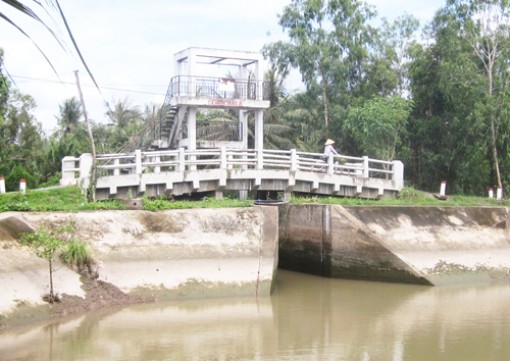 Việc xổ cống đập thực hiện theo lịch của cơ quan quản lý