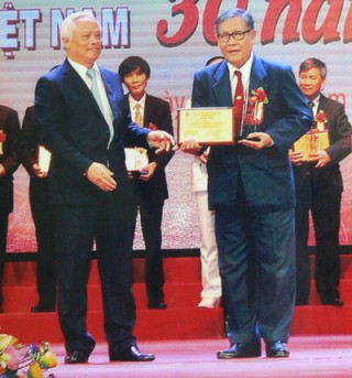 Được vinh danh trong Chương trình “Vinh quang Việt Nam - Dấu ấn 30 năm đổi mới”