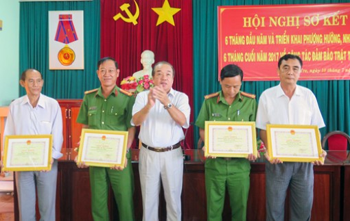 Tập trung thực hiện chủ đề Năm an toàn giao thông 2017