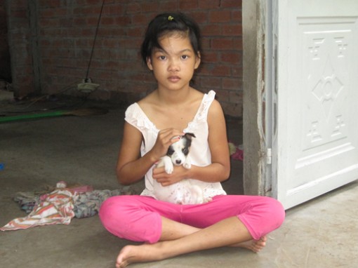 Cháu Thùy Trang rất muốn được đi học