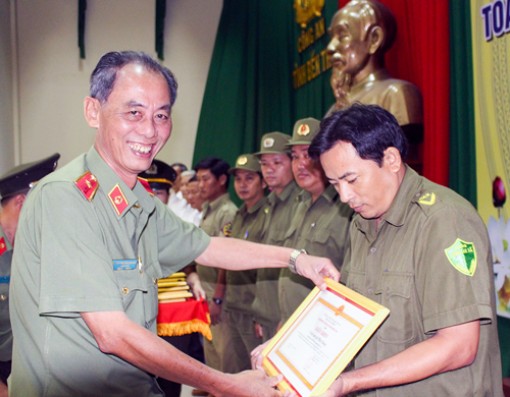 Giao lưu 82 đại biểu điển hình tiên tiến Giao lưu 82 đại biểu điển hình tiên tiến