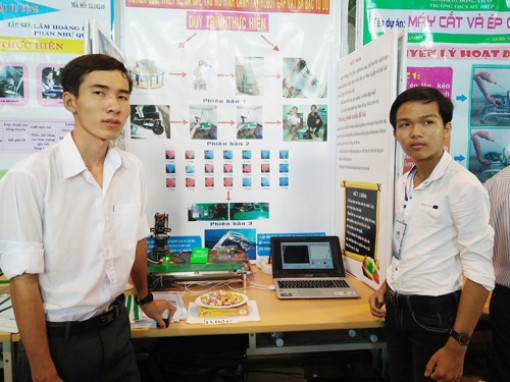 Khát vọng “robot” của những chàng trai vùng biển mặn