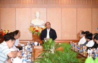 Thủ tướng Nguyễn Xuân Phúc kiểm tra công tác khắc phục hậu quả bão số 12 tại Quảng Nam