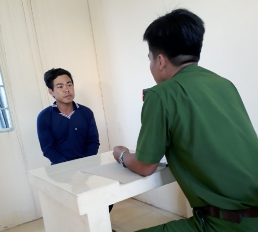 Đâm trọng thương 2 cảnh sát giao thông