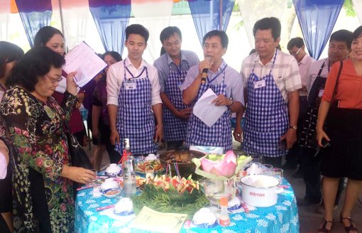 “Sum họp vui vẻ - chia sẻ công việc”