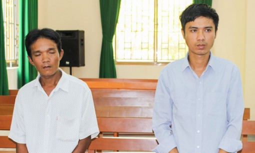 Kẹt tiền nhậu, rủ nhau đi trộm, 2 bị cáo lãnh án 15 tháng tù