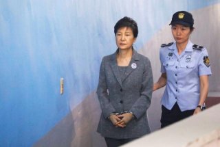 Cựu Tổng thống Hàn Quốc Park Geun-hye bị tuyên án 24 năm tù