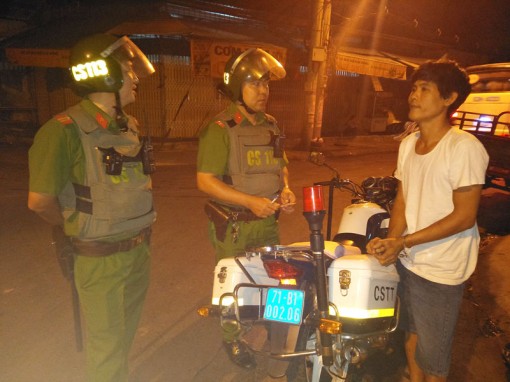 Bắt quả tang hai đối tượng tàng trữ trái phép ma túy đá và công cụ hỗ trợ