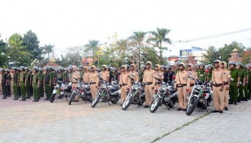 Ra quân cao điểm đảm bảo an toàn giao thông - trật tự xã hội dịp lễ 30-4 và 1-5
