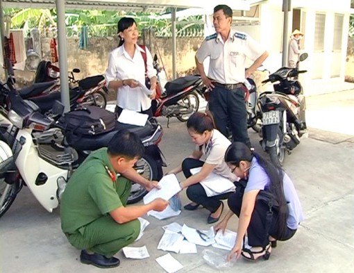 Ba Tri tiêu hủy các vật chứng và sung công tài sản