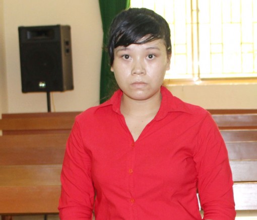 Vờ ngủ say trộm điện thoại bạn, bị phạt 6 tháng tù