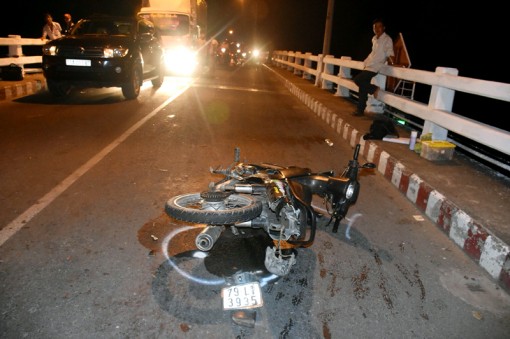 Tai nạn giữa 2 xe mô tô và ô tô làm 1 người chết