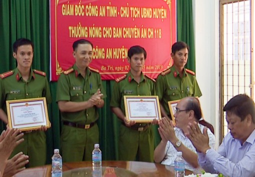 Ba Tri: Thưởng nóng cho công an phá án nhanh
