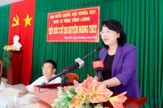 Phó chủ tịch nước Đặng Thị Ngọc Thịnh tiếp xúc cử tri tại Vĩnh Long