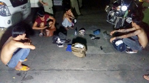 Bắt 4 đối tượng tàng trữ trái phép chất nổ