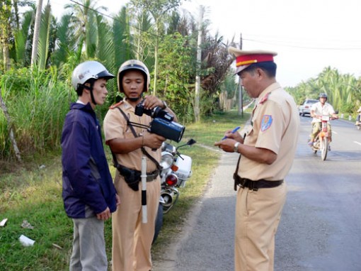 Tuyên truyền và xử lý vi phạm quy định về nồng độ cồn người điều khiển phương tiện