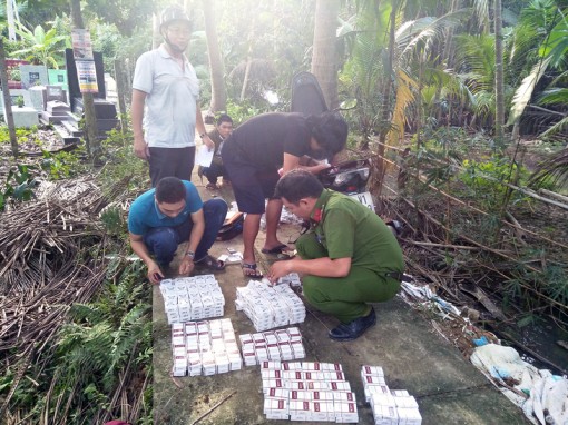 Bắt quả tang 2 thanh niên vận chuyển thuốc lá lậu