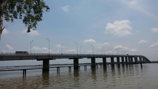 Khẩn cấp khắc phục sụp lún trên đường dẫn vào cầu Cổ Chiên