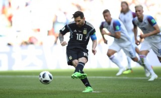 Messi sút hỏng phạt đền, Argentina bị Iceland cầm hòa