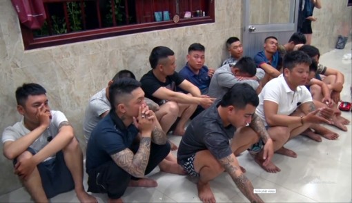 Bắt băng nhóm nghi vấn cho vay nặng lãi