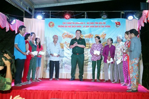 Đẩy mạnh công tác dân vận trong quân đội