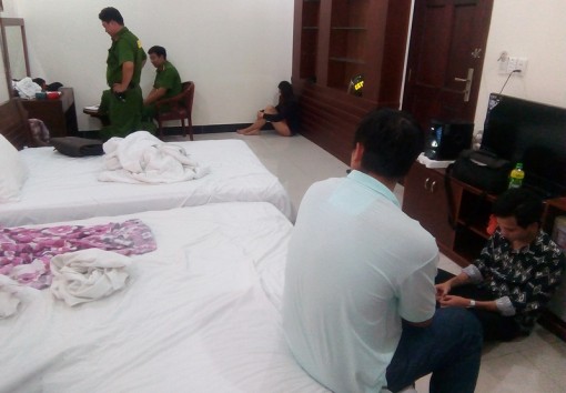 Bắt quả tang 3 đối tượng mua ma túy đá, thuốc lắc sử dụng trong khách sạn