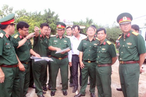 Tư lệnh Quân khu kiểm tra công tác xây dựng cơ bản