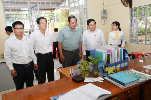 Ra mắt mô hình “Bộ phận tiếp nhận, trả kết quả thủ tục hành chính” tại bưu điện văn hóa xã Ra mắt mô hình “Bộ phận tiếp nhận, trả kết quả thủ tục hành chính” tại bưu điện văn hóa xã